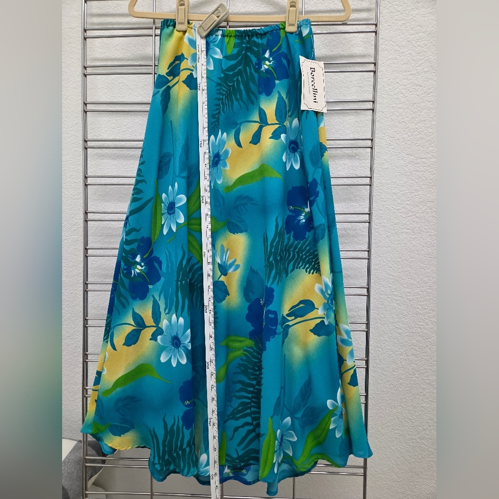 Tropical Top And Skirt - Picture 4 of 10